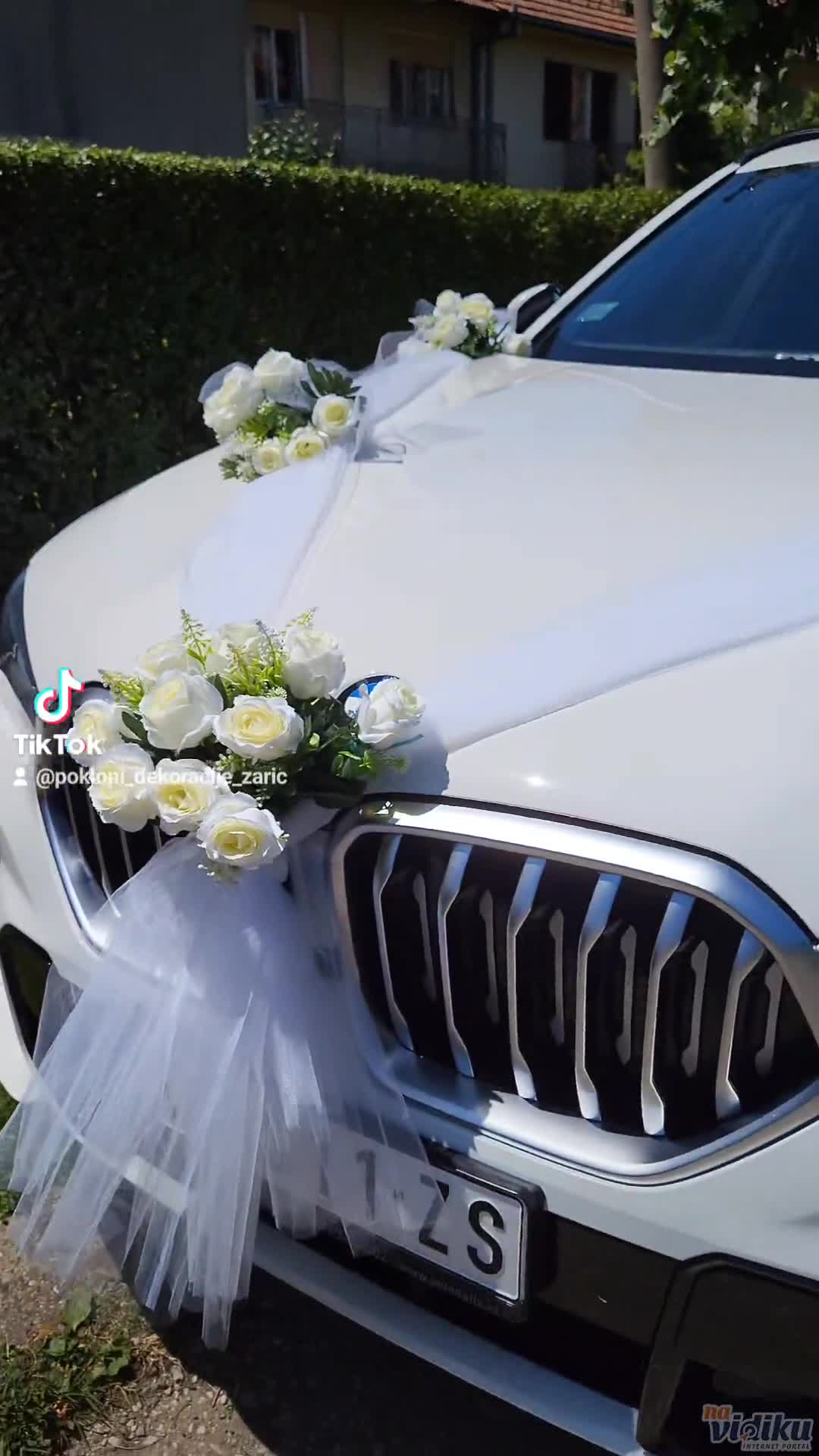 Dekoracija auta - Mladenački auto - Kićenje auta za svadbu