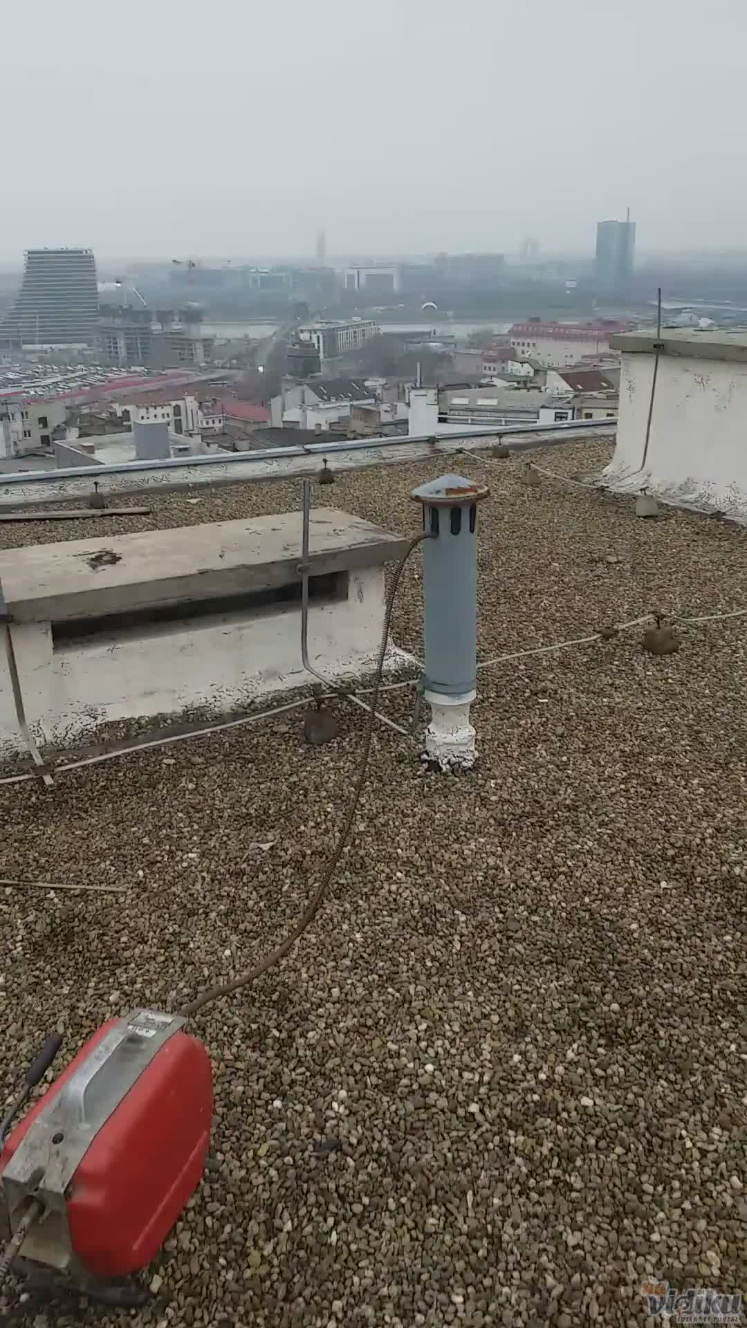 Odgušenje kanalizacije sa krova zgrade